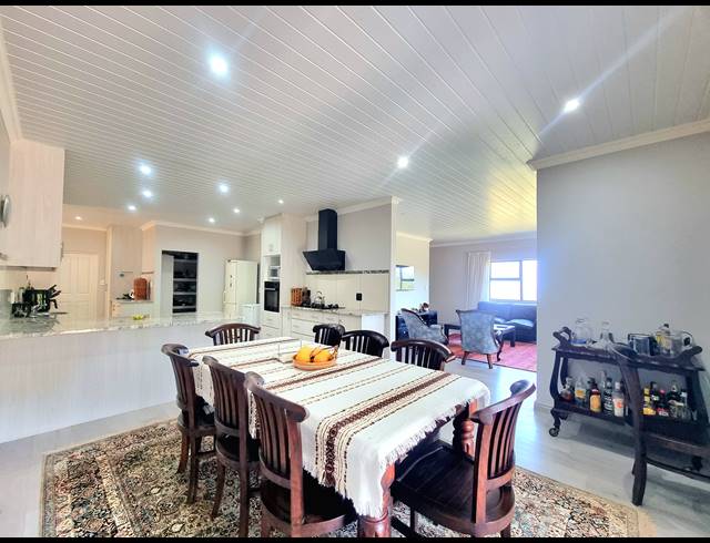 4 BEDROOM HOUSE FOR SALE IN DANA BAY